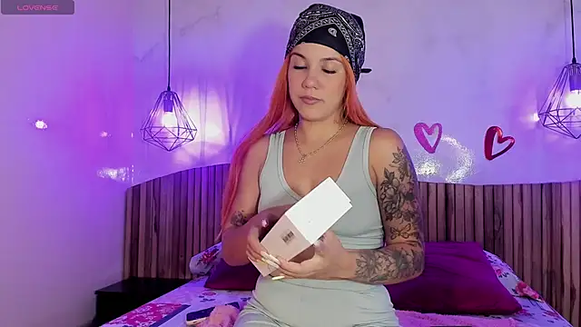 MelaniieRoux online show from February 20, 2025, 6:03 pm