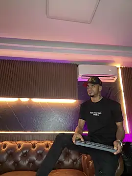 AaronCruz  online show from March 6, 2026, 1:11 am