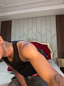 AaronCruz  online show from December 3, 2025, 7:57 pm