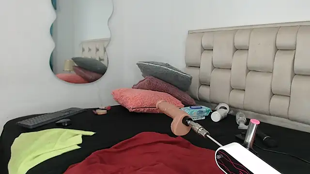 Roxy-Smith online show from September 26, 2025, 11:33 pm