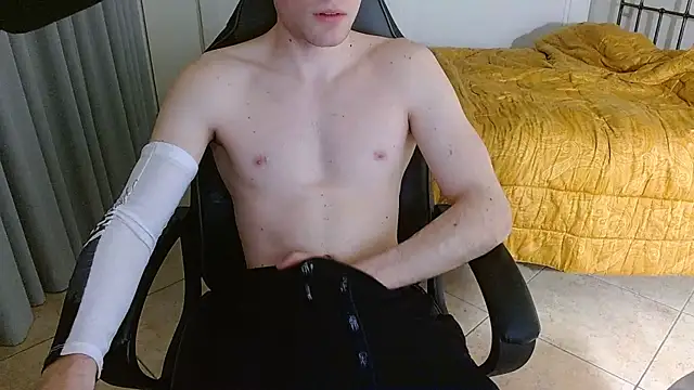 FitGuyDream online show from November 30, 2025, 10:43 pm