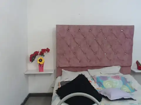 Leslylove26 online show from September 19, 2025, 2:15 am