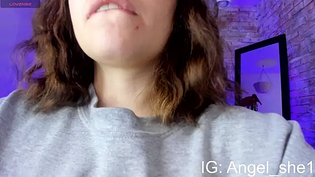 Snapshot of Cherry_xoxx chatting on December 18, 2025, 11:47 am Cherry xoxx online show from December 18, 2025, 11:47 am