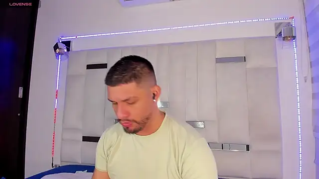 Snapshot of Jacoob19_ chatting on November 7, 2025, 1:04 pm Jacoob19 online show from November 7, 2025, 1:04 pm