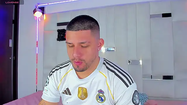 Snapshot of Jacoob19_ chatting on October 22, 2025, 1:32 pm Jacoob19 online show from October 22, 2025, 1:32 pm