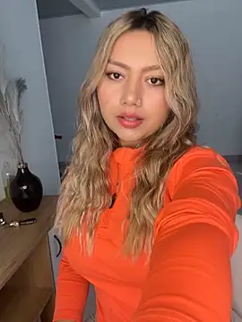 amanda-medrano1 online show from February 12, 2026, 2:39 pm