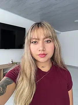 amanda-medrano1 online show from February 17, 2026, 2:47 pm