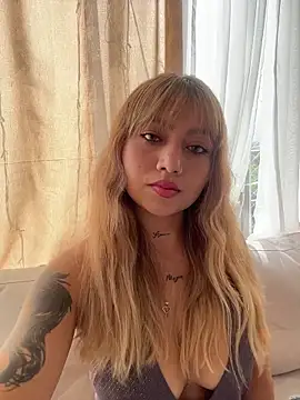 amanda-medrano1 online show from February 19, 2026, 2:14 pm