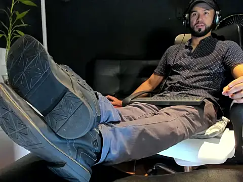 Snapshot of alessandro_wye chatting on October 24, 2025, 3:05 am alessandro wye online show from October 24, 2025, 3:05 am