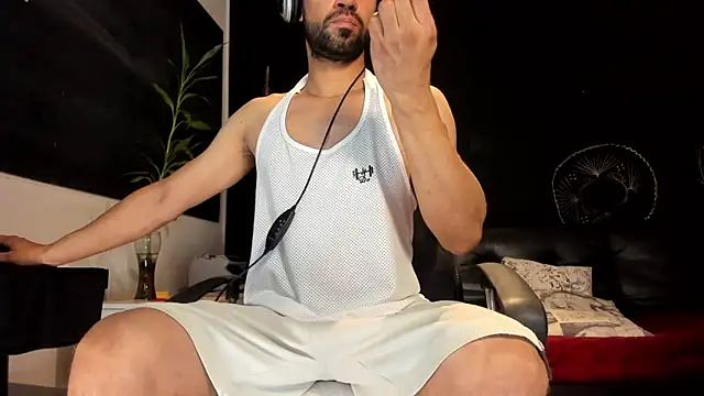 Snapshot of alessandro_wye chatting on November 4, 2025, 6:50 am alessandro wye online show from November 4, 2025, 6:50 am