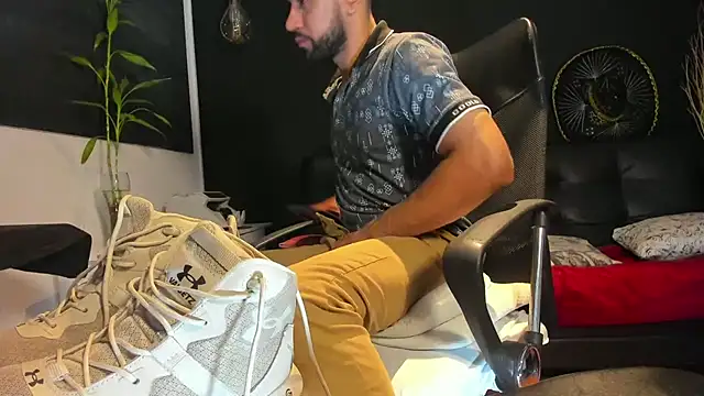 Snapshot of alessandro_wye chatting on October 17, 2025, 6:50 am alessandro wye online show from October 17, 2025, 6:50 am