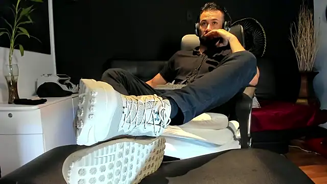 Snapshot of alessandro_wye chatting on October 27, 2025, 5:30 am alessandro wye online show from October 27, 2025, 5:30 am