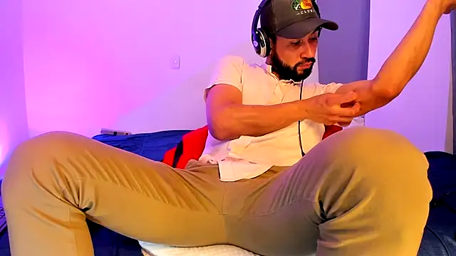 Snapshot of alessandro_wye chatting on December 3, 2025, 6:36 am alessandro wye online show from December 3, 2025, 6:36 am