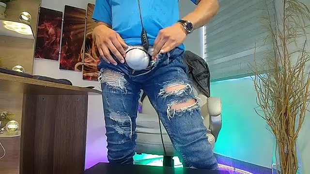 Snapshot of alessandro_wye chatting on March 19, 2025, 12:45 pm alessandro wye online show from March 19, 2025, 12:45 pm