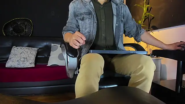 Snapshot of alessandro_wye chatting on February 13, 2026, 4:45 am alessandro wye online show from February 13, 2026, 4:45 am