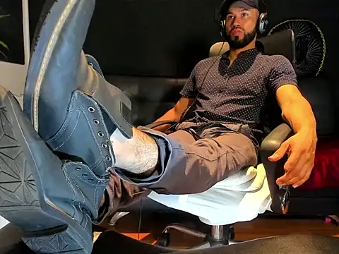 Snapshot of alessandro_wye chatting on October 23, 2025, 6:34 am alessandro wye online show from October 23, 2025, 6:34 am