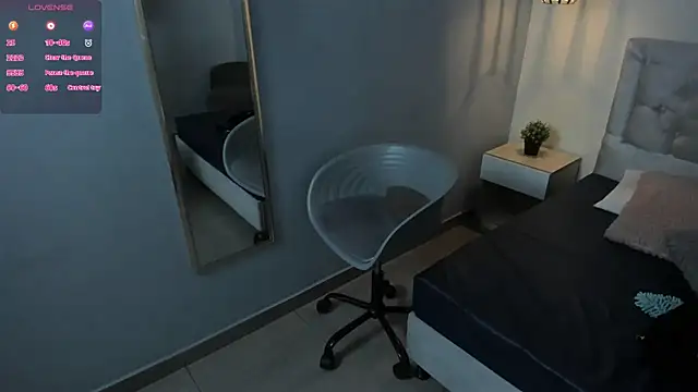 escarleth   online show from July 18, 2026, 1:52 pm