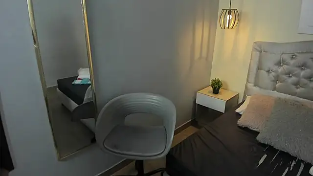 escarleth   online show from March 3, 2026, 1:51 pm