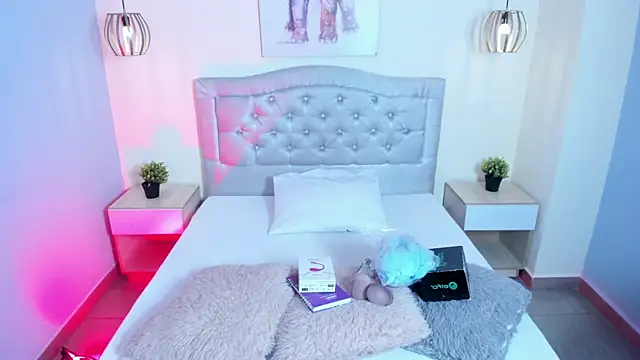 escarleth   online show from December 1, 2025, 2:07 pm