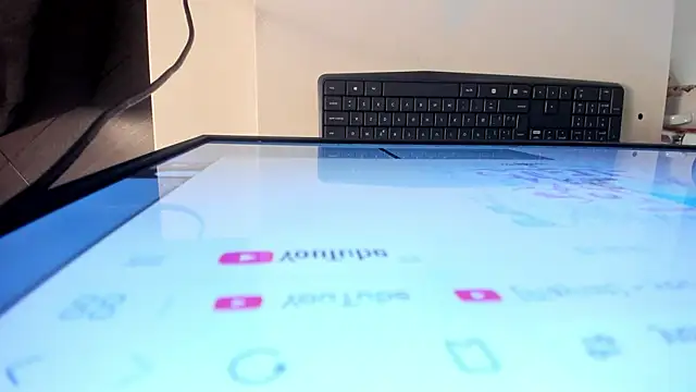 escarleth   online show from March 19, 2025, 1:29 pm