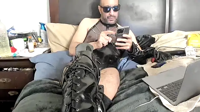 Snapshot of kinkyguy32323 chatting on February 1, 2025, 1:09 pm kinkyguy32323 online show from February 1, 2025, 1:09 pm