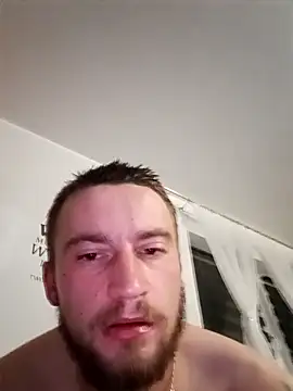 wariacik0024 online show from October 12, 2025, 9:27 pm