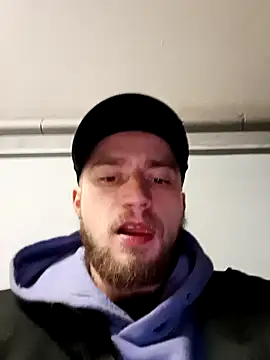 wariacik0024 online show from February 8, 2026, 5:10 pm