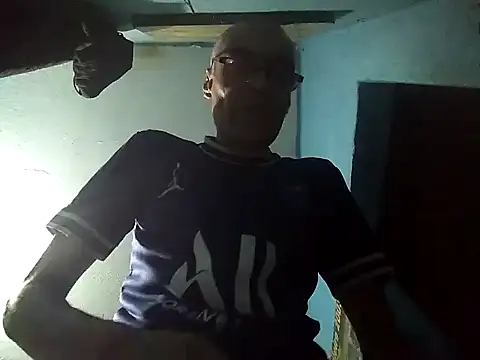 Snapshot of hugosafado333 chatting on December 7, 2024, 6:37 am hugosafado333 online show from December 7, 2024, 6:37 am