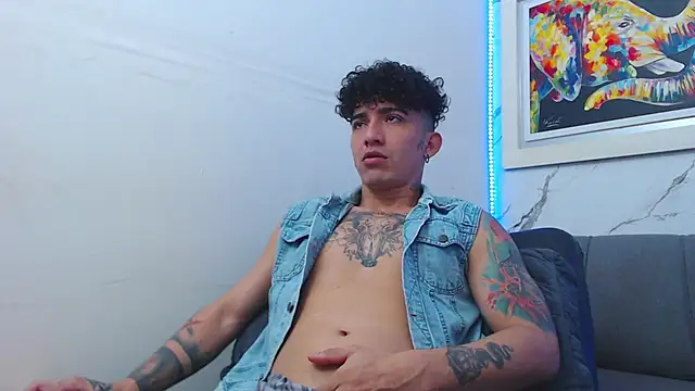 Snapshot of targuerian22 chatting on January 17, 2026, 8:23 pm targuerian22 online show from January 17, 2026, 8:23 pm