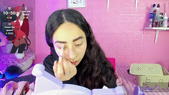 hanna  azumi online show from December 22, 2025, 2:11 am