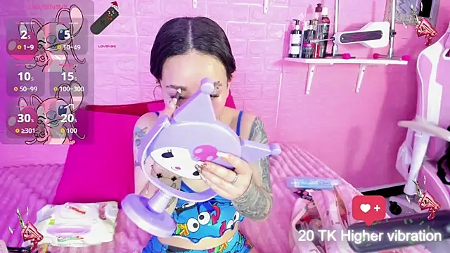 hanna  azumi online show from December 3, 2025, 3:40 am