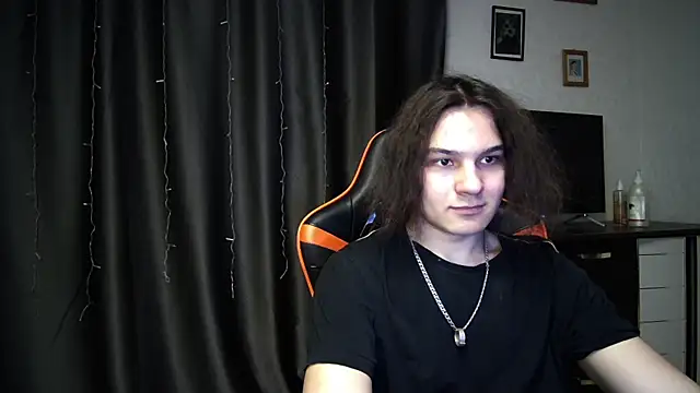 Snapshot of sweet_lucifer666 chatting on March 21, 2025, 6:18 pm sweet lucifer666 online show from March 21, 2025, 6:18 pm