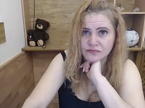 DaniellaKiss online show from April 14, 2026, 7:41 pm