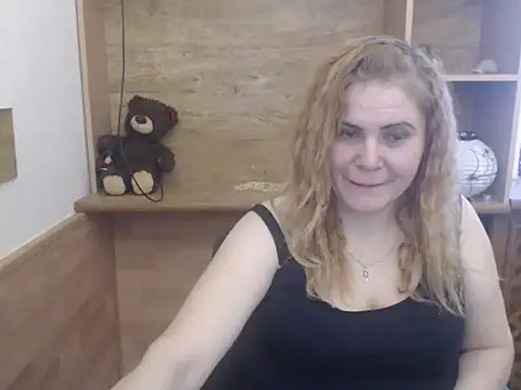 DaniellaKiss online show from April 14, 2026, 7:35 am