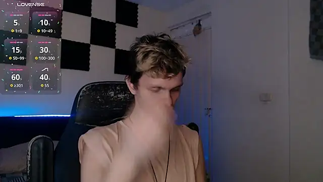 Snapshot of bryamado69 chatting on October 21, 2025, 1:27 am bryamado69 online show from October 21, 2025, 1:27 am