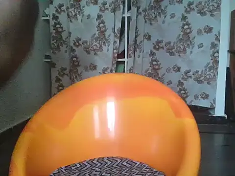 Snapshot of Varma3101 chatting on October 5, 2025, 10:28 am Varma3101 online show from October 5, 2025, 10:28 am