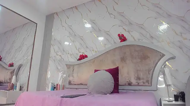 Snapshot of sarita_rouzze chatting on November 5, 2025, 9:23 am sarita rouzze online show from November 5, 2025, 9:23 am