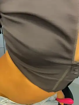 Snapshot of Laura_fernandezII chatting on February 18, 2026, 8:05 pm Laura fernandezII online show from February 18, 2026, 8:05 pm