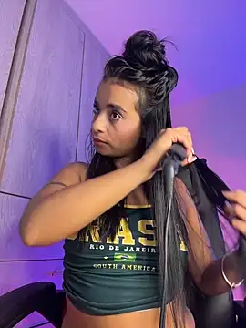 Laura fernandezII online show from November 19, 2025, 2:55 am