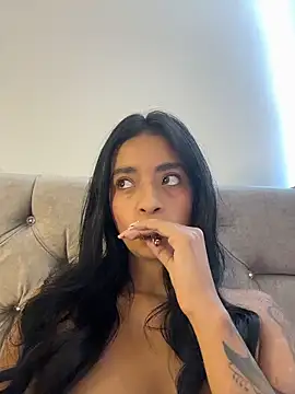 Laura fernandezII online show from December 1, 2025, 4:19 pm