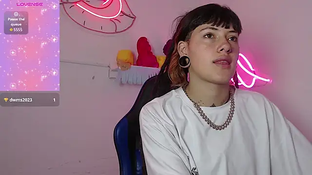 Snapshot of _sharlotte777 chatting on December 1, 2025, 2:18 pm sharlotte777 online show from December 1, 2025, 2:18 pm