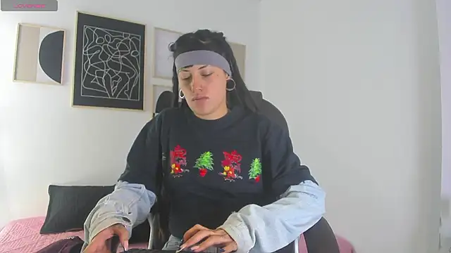 Snapshot of _sharlotte777 chatting on February 24, 2026, 2:07 pm sharlotte777 online show from February 24, 2026, 2:07 pm