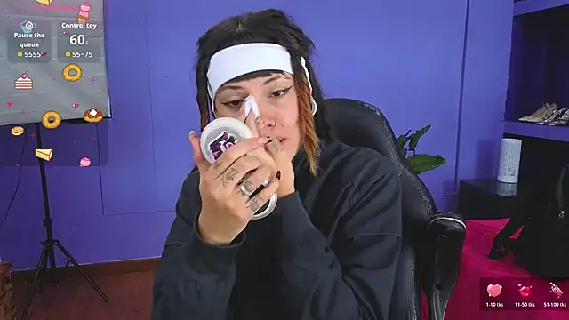 Snapshot of _sharlotte777 chatting on October 21, 2025, 1:43 pm sharlotte777 online show from October 21, 2025, 1:43 pm