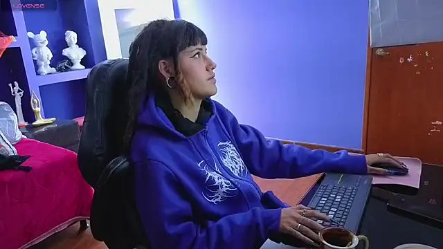 Snapshot of _sharlotte777 chatting on November 5, 2025, 2:20 pm sharlotte777 online show from November 5, 2025, 2:20 pm