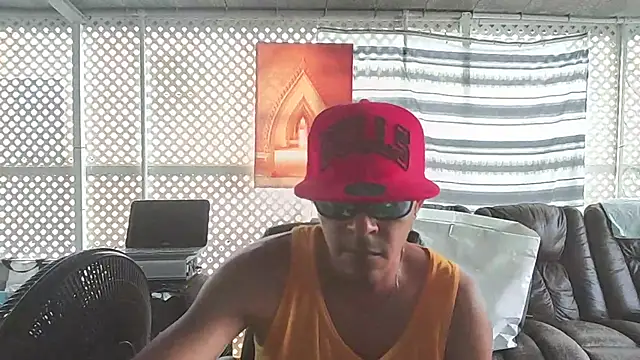 Snapshot of cubano1082 chatting on July 8, 2026, 4:40 pm cubano1082 online show from July 8, 2026, 4:40 pm