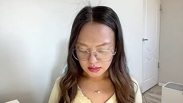 Risalynn online show from January 25, 2025, 3:19 am