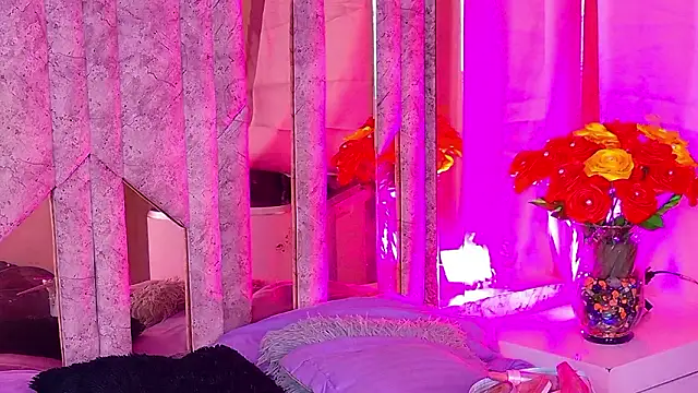 Snapshot of SarahBrunet chatting on February 10, 2026, 11:15 pm SarahBrunet online show from February 10, 2026, 11:15 pm