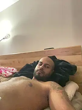 islandvybee55 online show from April 2, 2026, 4:24 pm