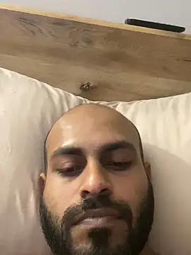 islandvybee55 online show from April 16, 2026, 1:01 pm