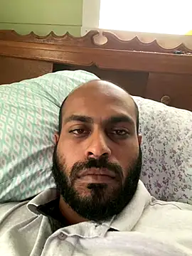 islandvybee55 online show from November 18, 2025, 3:48 pm